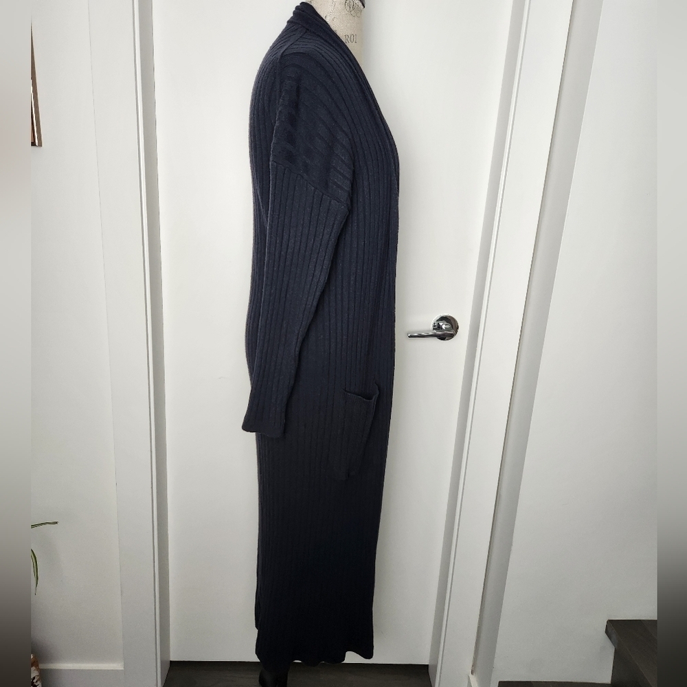 Aritzia Long Black Ribbed Lounge Coat - Picture 3 of 11